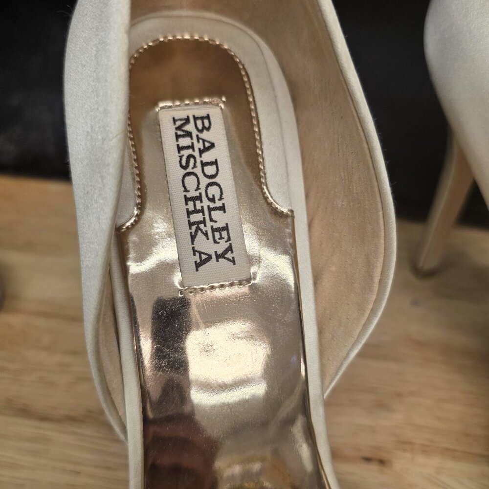 badgley mischka Gianna Embellished Pumps Women's Size 9.5 Ivory Wedding Prom 4in - Picture 3 of 11